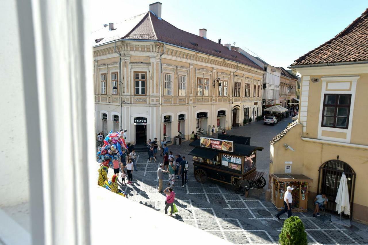 Top Royal Central Brasov Luaran gambar