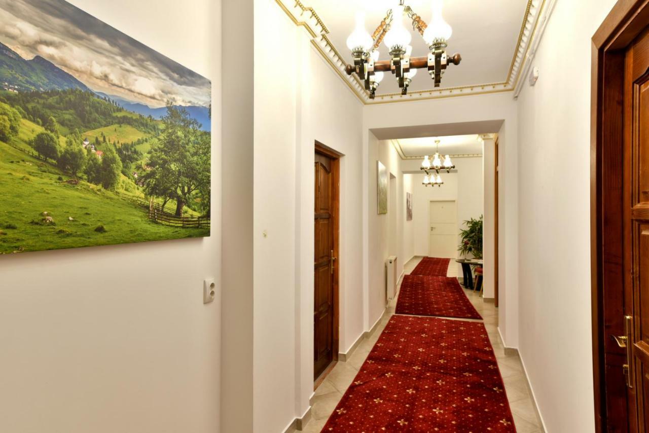 Top Royal Central Brasov Luaran gambar