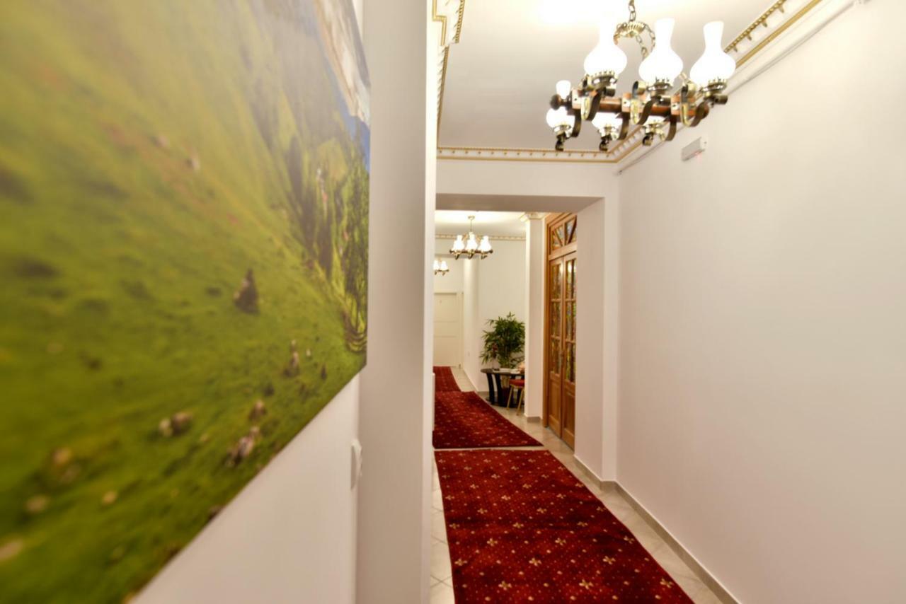 Top Royal Central Brasov Luaran gambar