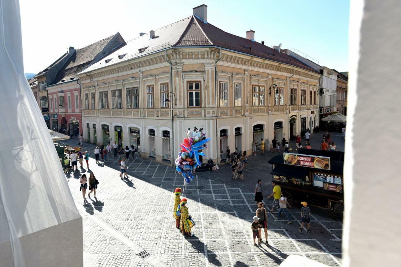 Top Royal Central Brasov Luaran gambar