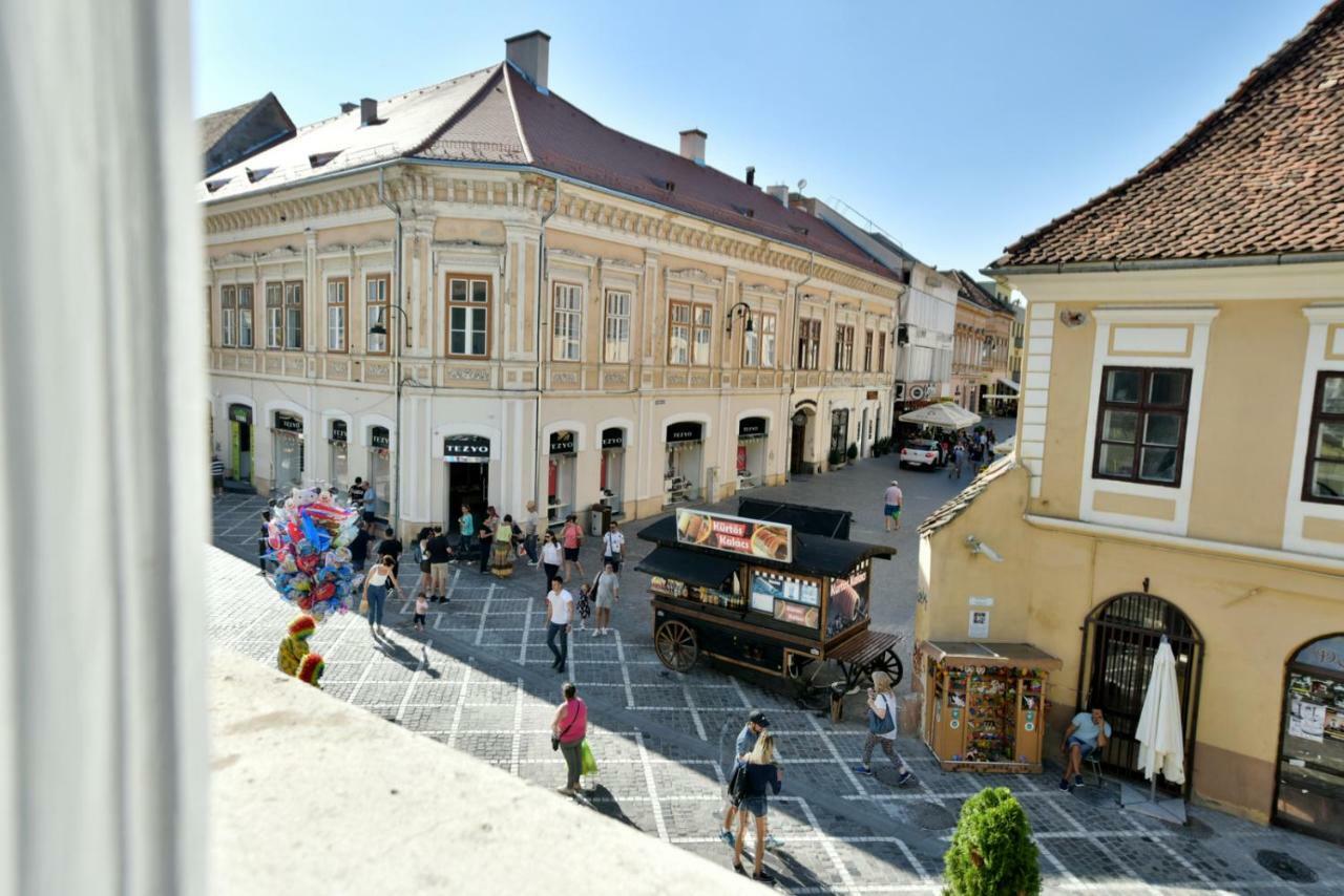 Top Royal Central Brasov Luaran gambar